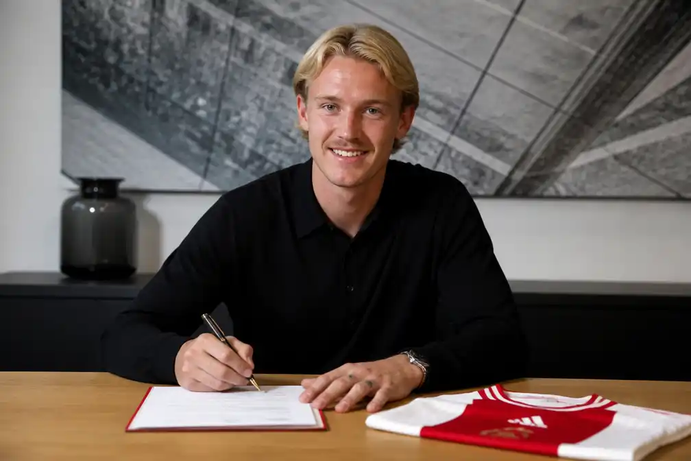 Ajax legt Duitse international Julian Brandt transfervrij vast